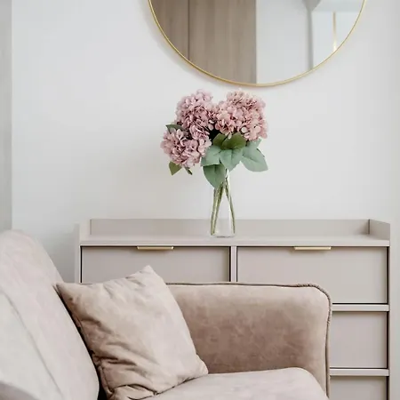 Apartment Urokliwe W Sercu Wroclawia By Renters Wroclaw